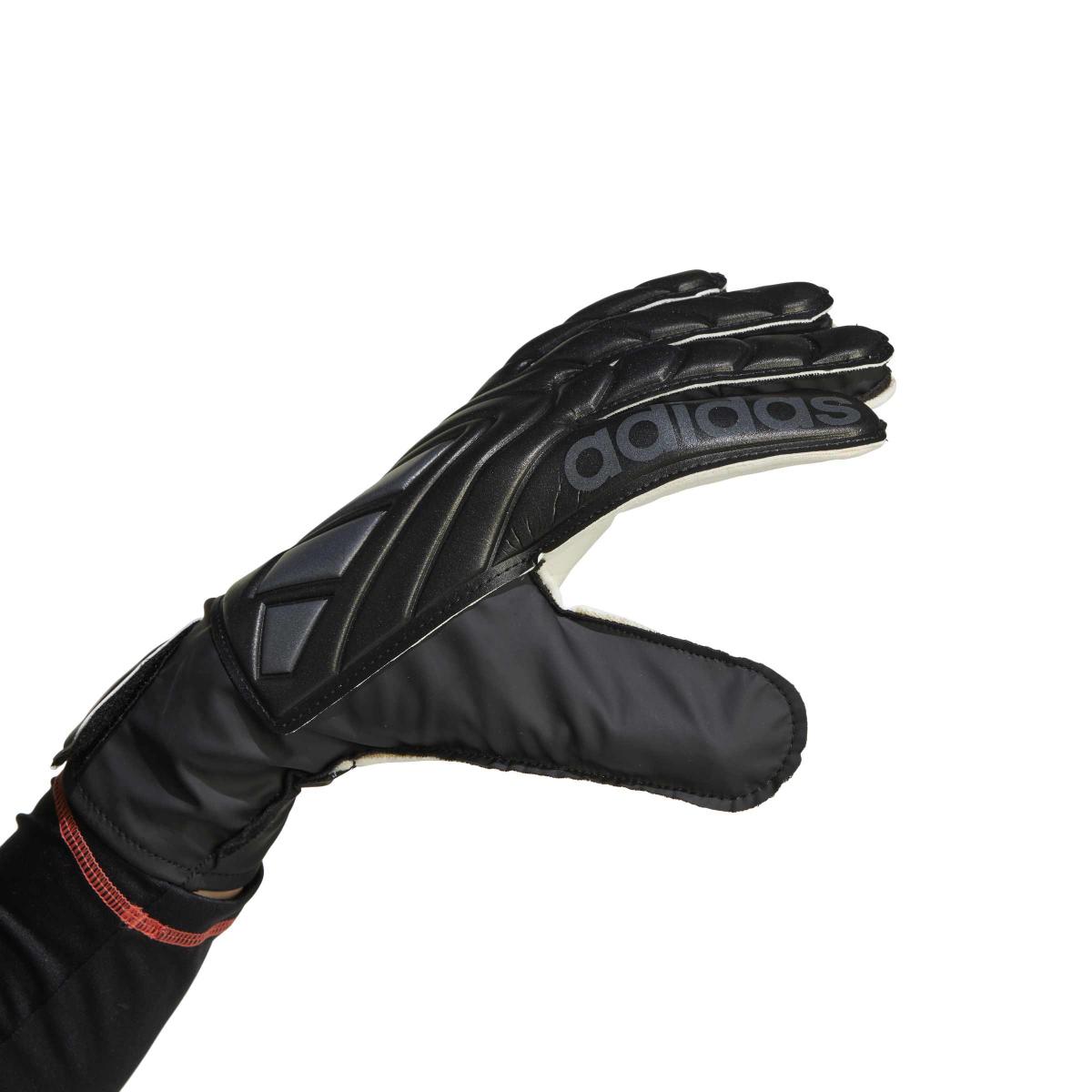 product/2/0/2025_09_adidas_iw6282_5_hardware_on_model_detail_view_4_white.jpg