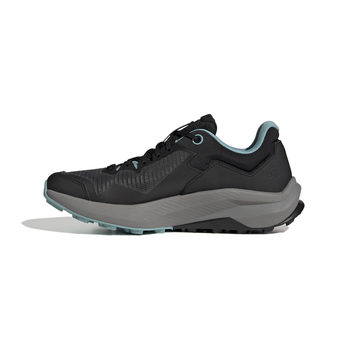 product/a/d/adidas_gw5557_5_footwear_photography_side_medial_center_view_white_000.jpg