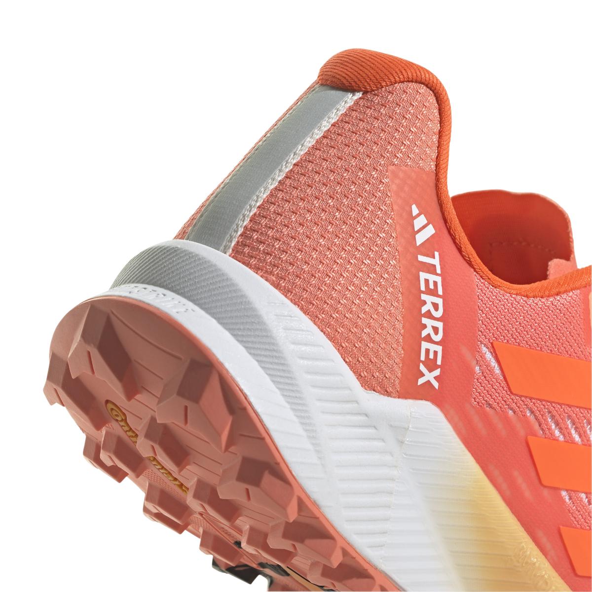 product/a/d/adidas_hr1141_9_footwear_photography_detail_view_2_white_000.jpg
