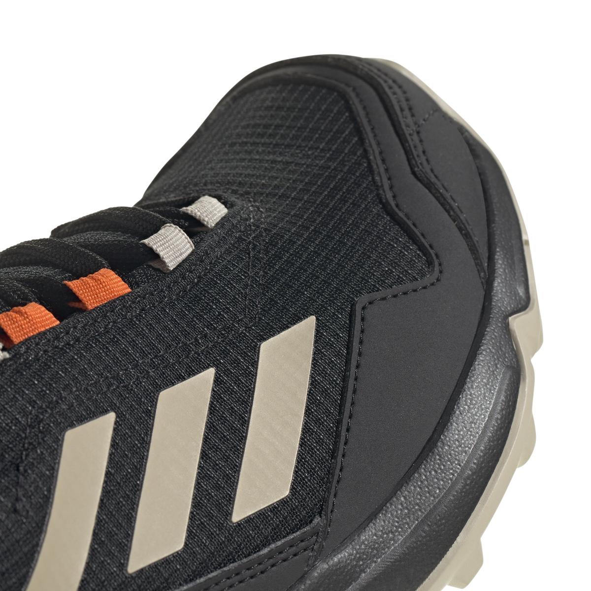 product/a/d/adidas_id7851_9_footwear_photography_detail_view_2_white.jpg