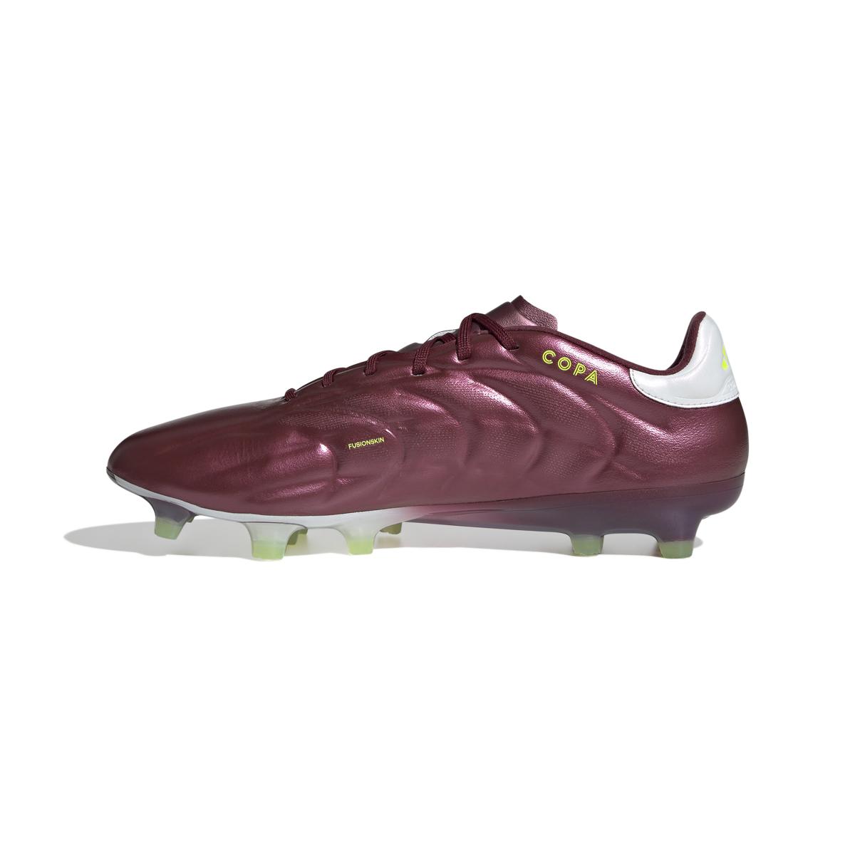 product/a/d/adidas_ie7486_4_footwear_photography_side_medial_center_view_white-030824.jpg