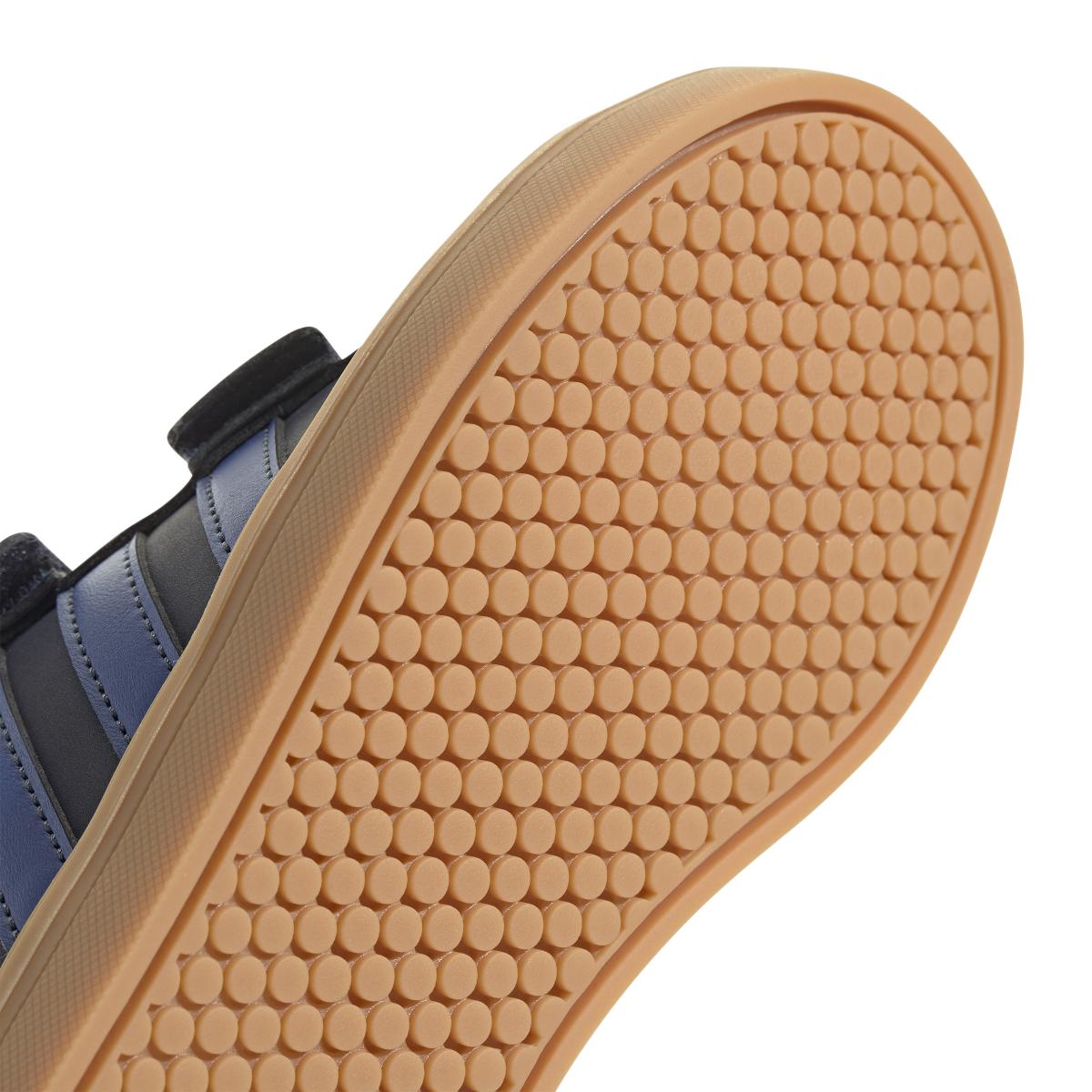 product/a/d/adidas_ie8886_9_footwear_photography_detail_view_2_white.jpg