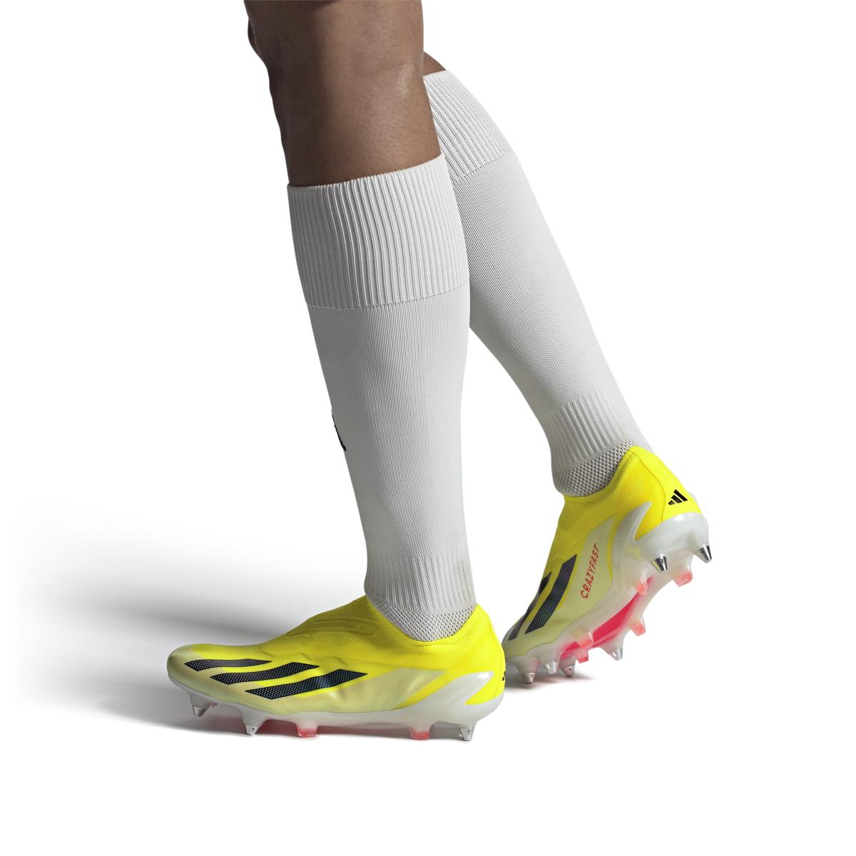 product/a/d/adidas_if0662_10_footwear_on_model_front_view_white.jpg