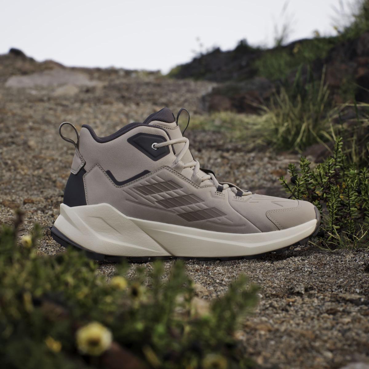 product/a/d/adidas_if6548_14_footwear_photography_heromrktng_view_3-nw091625.jpg