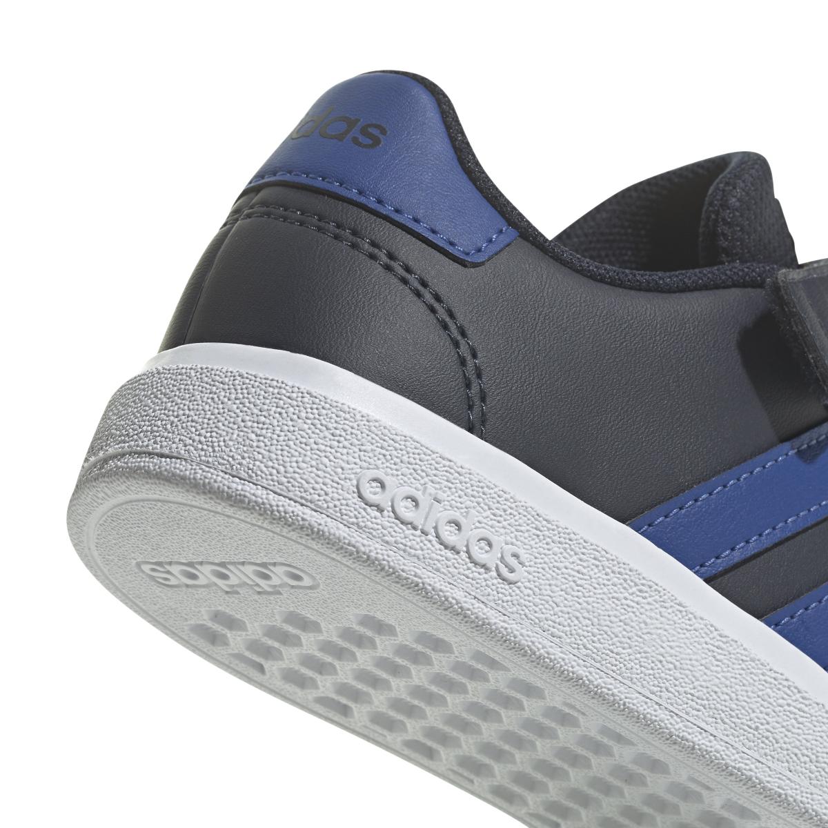 product/a/d/adidas_ig4839_9_footwear_photography_detail_view_2_white-nw091625.jpg