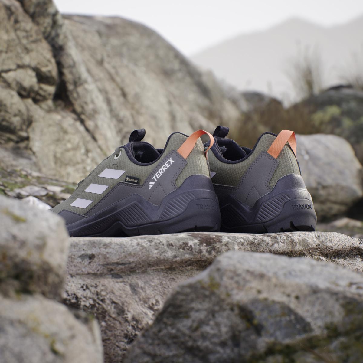 product/a/d/adidas_ig8861_17_footwear_photography_heromrktng_view_6.jpg