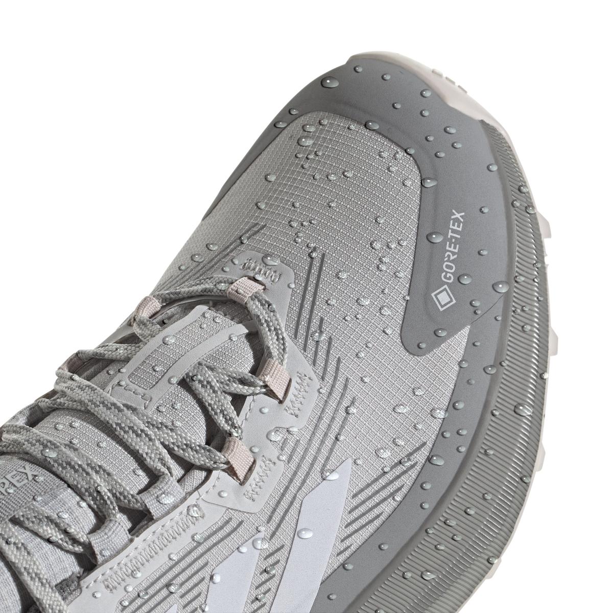 product/a/d/adidas_ih3790_9_footwear_photography_detail_view_2_white-nw091625.jpg