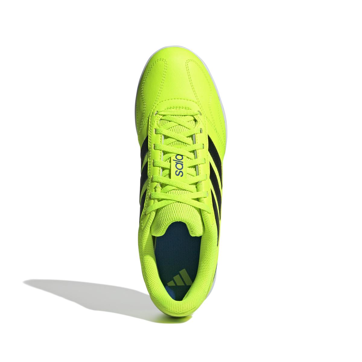 product/a/d/adidas_ih7687_2_footwear_photography_top_portrait_view_white-nw091625.jpg