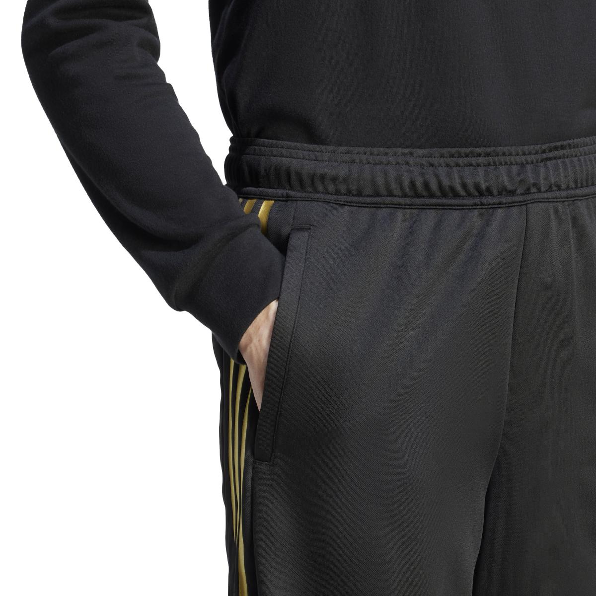 product/a/d/adidas_im2906_8_apparel_on_model_detail_view_2_white_bv.jpg