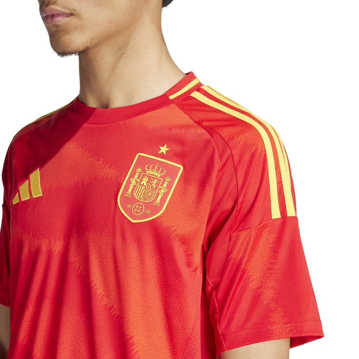 product/a/d/adidas_ip9331_8_apparel_on_model_detail_view_1_white-nw032524.jpg