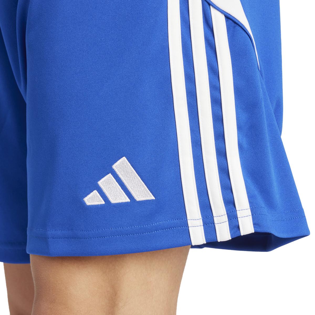 product/a/d/adidas_ir9378_7_apparel_on_model_detail_view_1_white.jpg