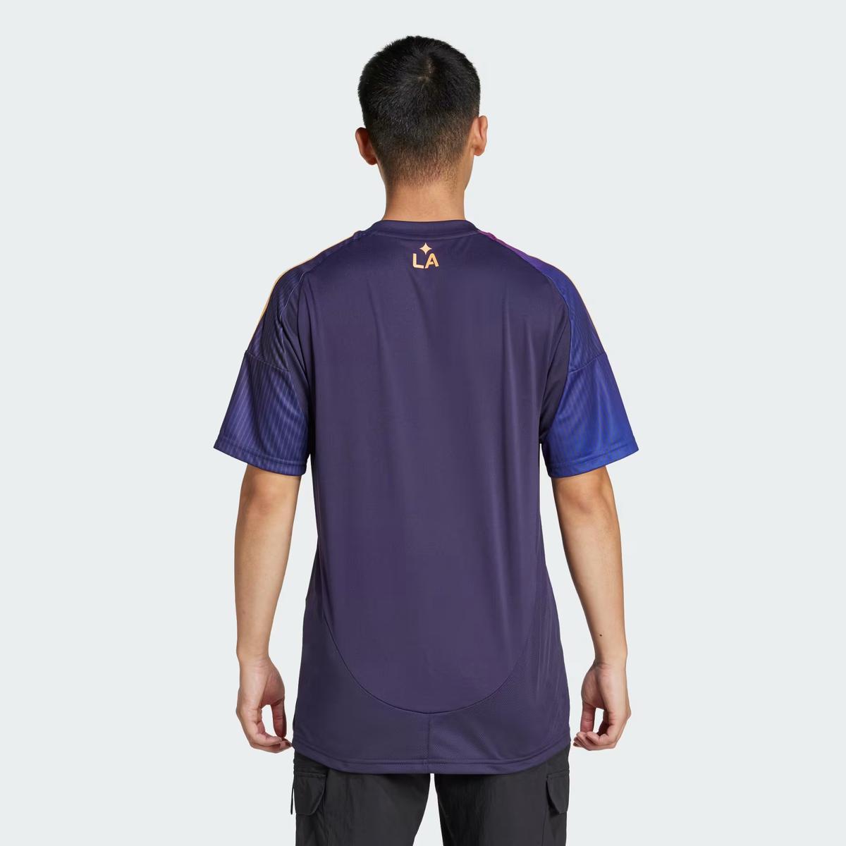 product/a/d/adidas_iv9853_nobink_5.jpg