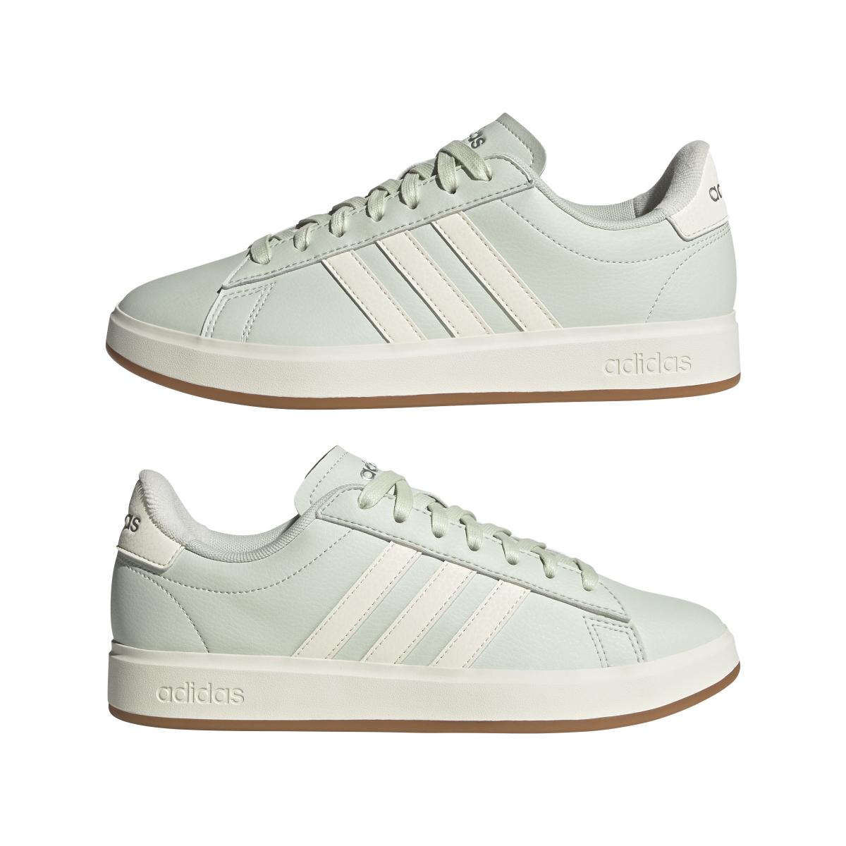 product/a/d/adidas_jh8679_10_footwear_photography_mirrored_pair_view_white-nw091625.jpg