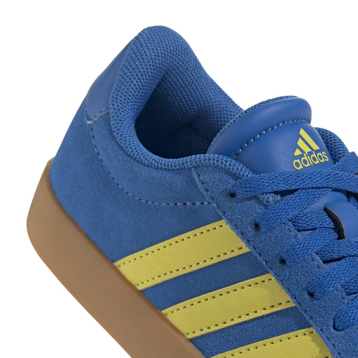 product/a/d/adidas_jh8723_9_footwear_photography_detail_view_2_white-nw091625.jpg