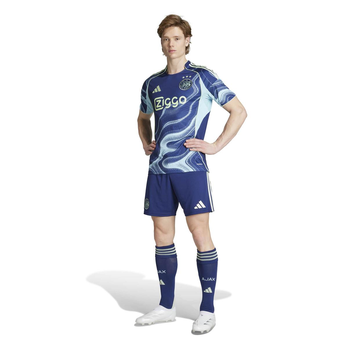 product/a/d/adidas_jp1447_6_apparel_on_model_standard_outfit_view_white.jpg