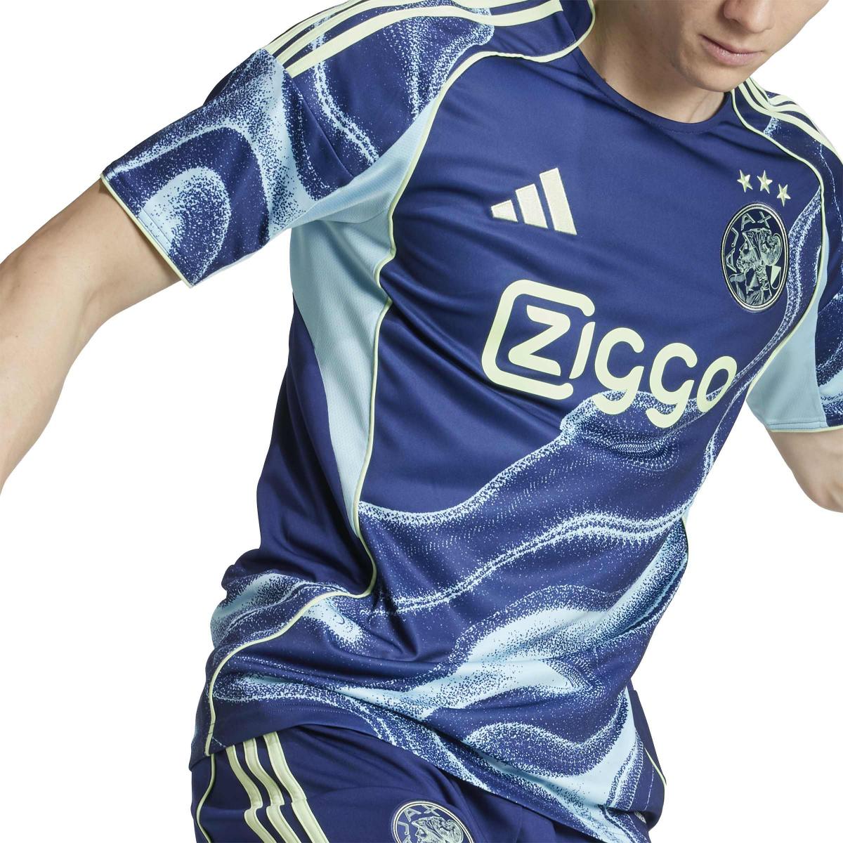 product/a/d/adidas_jp1447_7_apparel_on_model_detail_view_1_white.jpg