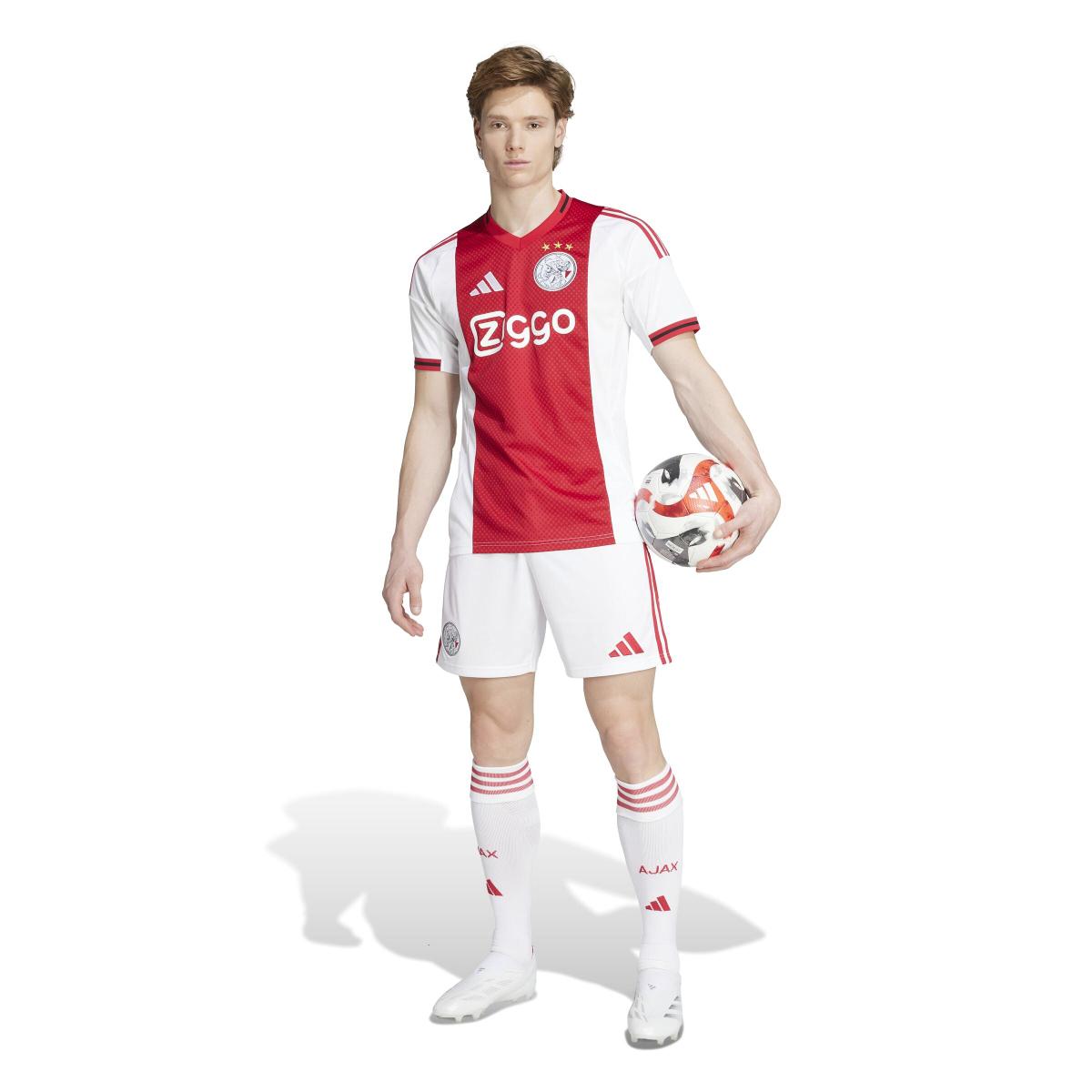 product/a/d/adidas_jp1448_6_apparel_on_model_standard_outfit_view_white.jpg