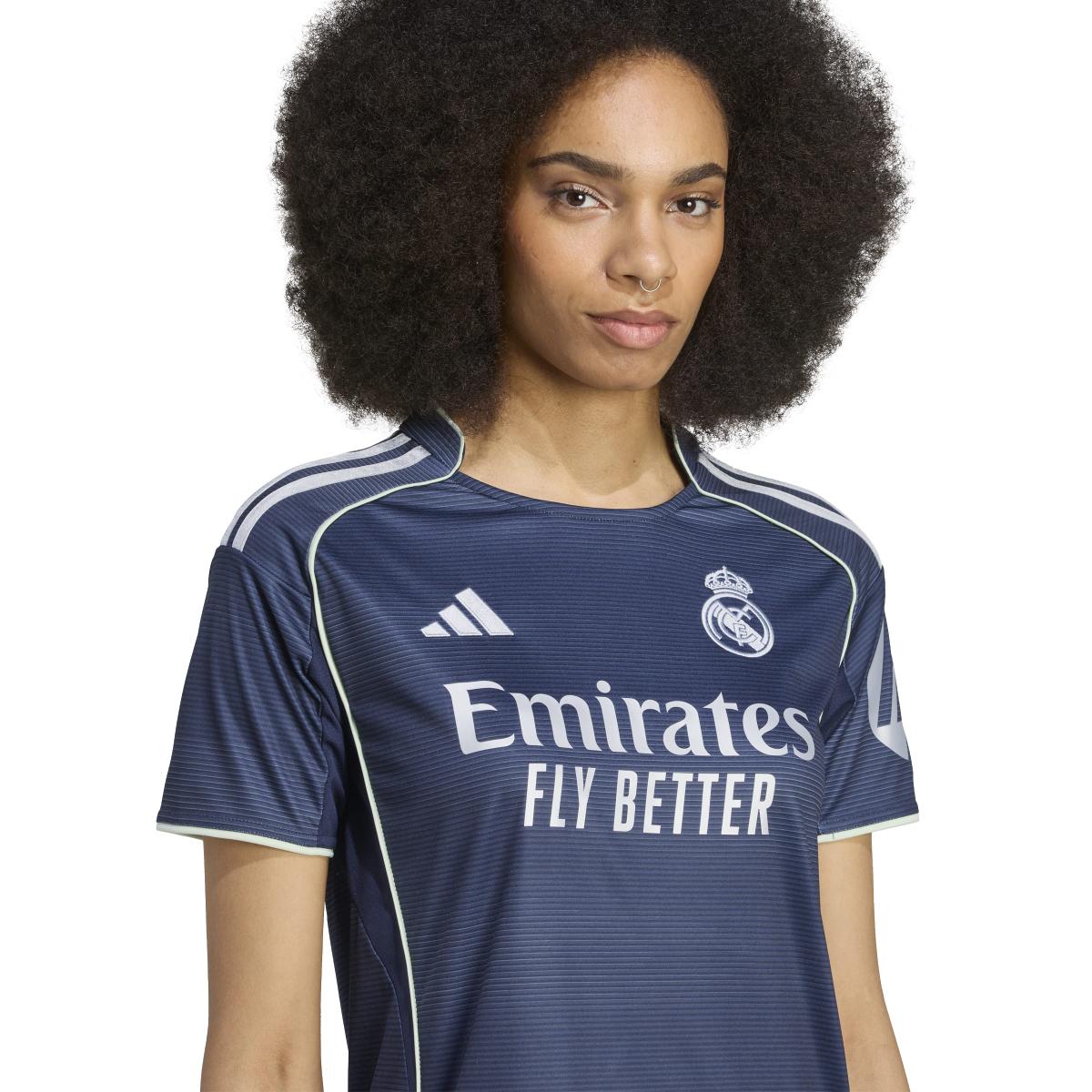 product/a/d/adidas_jp3943_6_apparel_on_model_detail_view_1_white.jpg