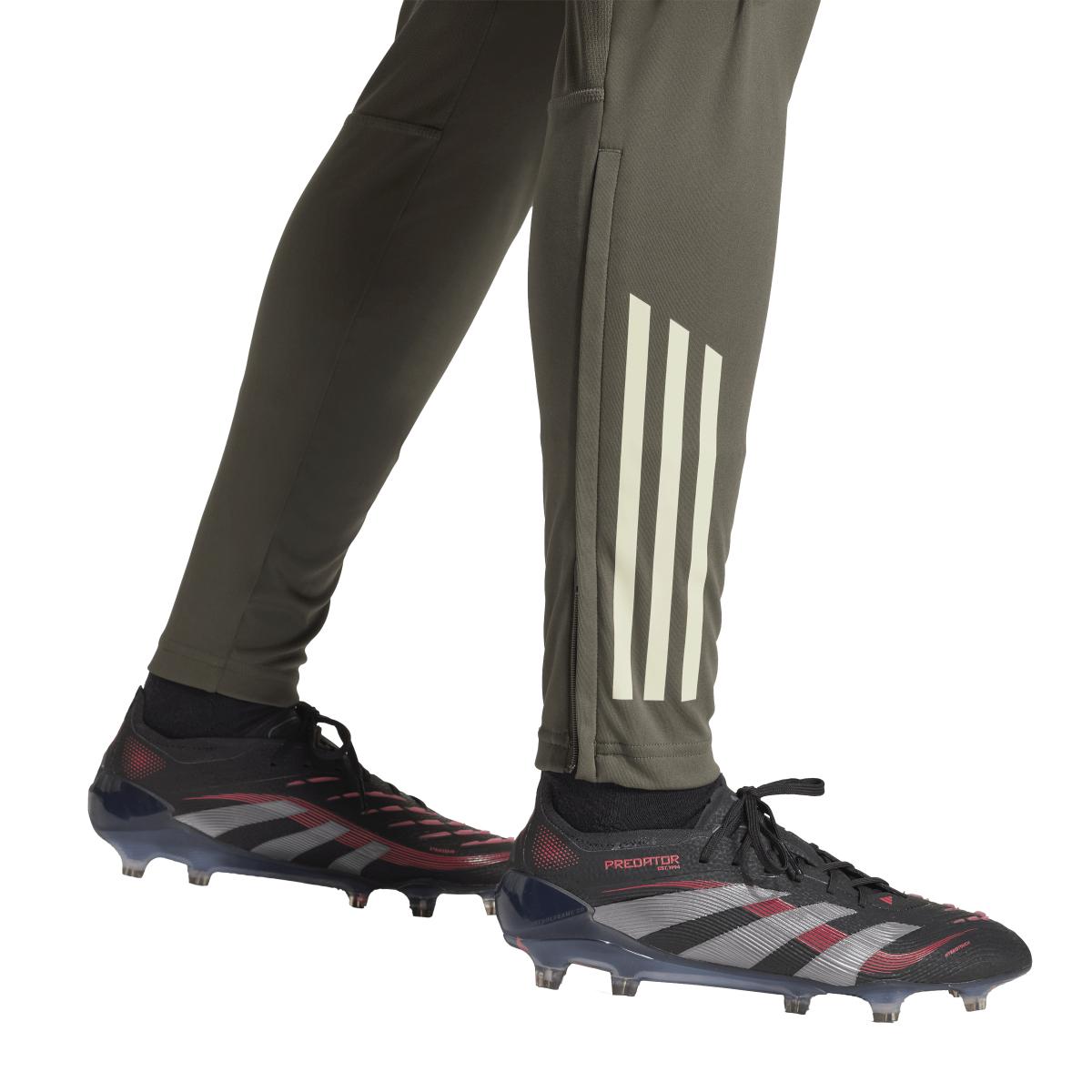 product/a/d/adidas_jp3984_utigre_7.jpg