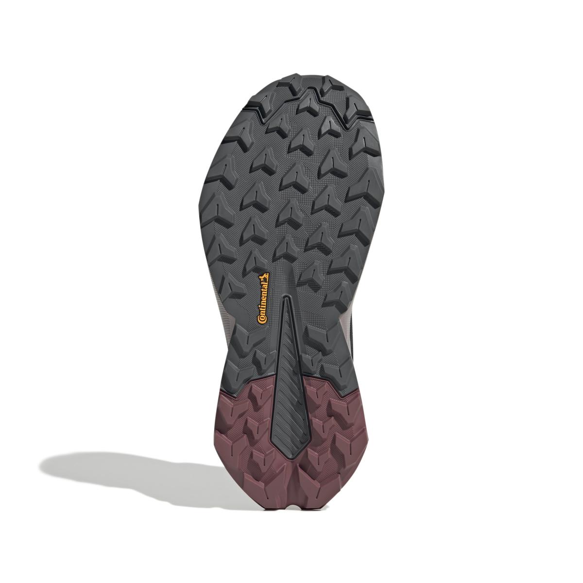 product/a/d/adidas_jp5241_4_footwear_photography_bottom_view_white-nw091625.jpg