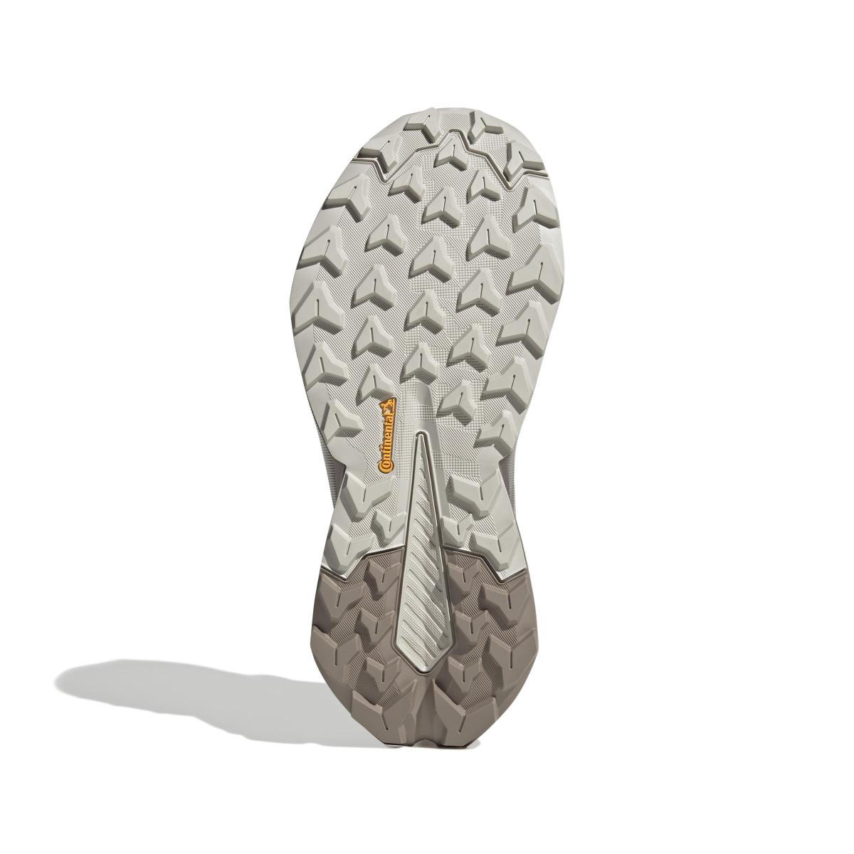 product/a/d/adidas_jq1615_4_footwear_photography_bottom_view_white-nw091625.jpg