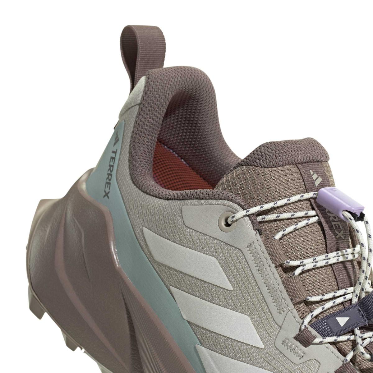 product/a/d/adidas_jq1615_9_footwear_photography_detail_view_2_white-nw091625.jpg