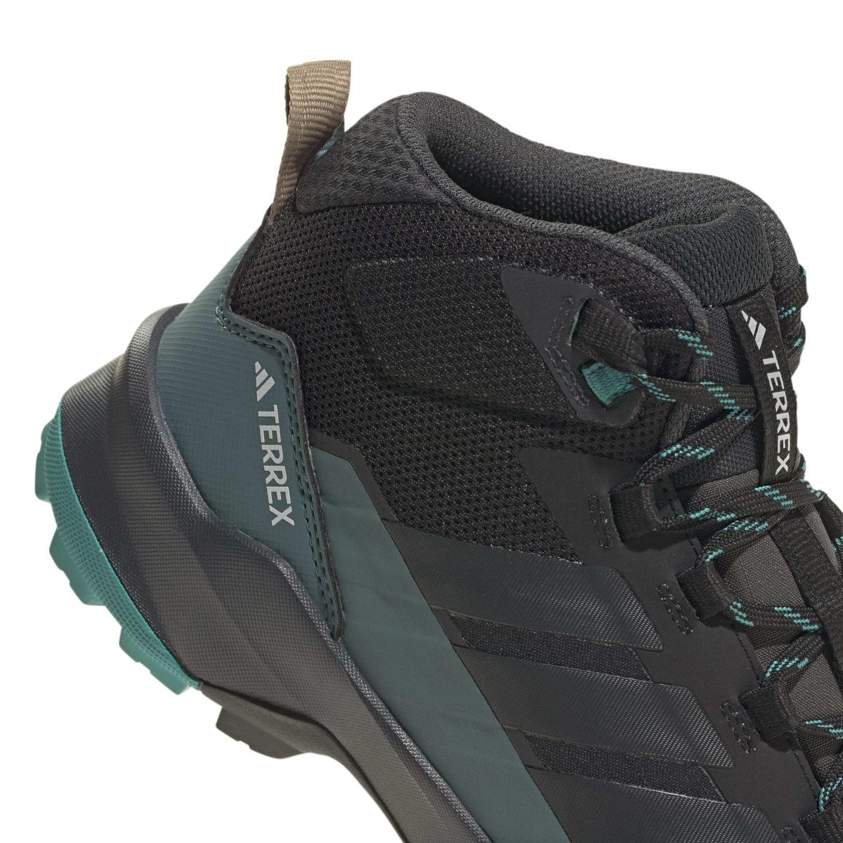 product/a/d/adidas_jq2206_8_footwear_photography_detail_view_1_white-nw091625.jpg