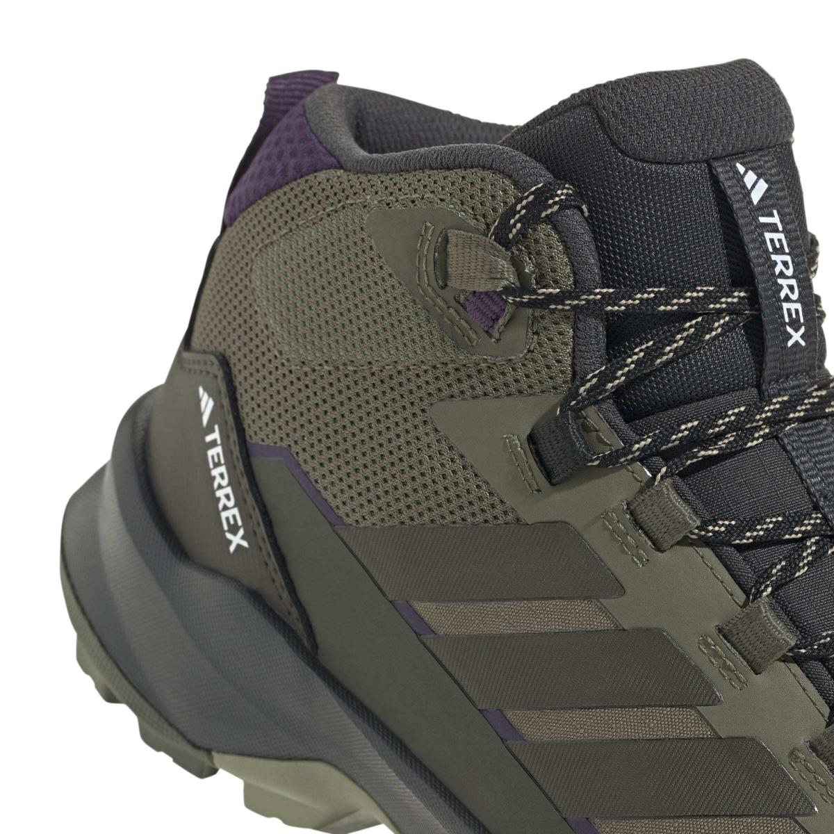 product/a/d/adidas_jq2220_9_footwear_photography_detail_view_2_white-nw091625.jpg
