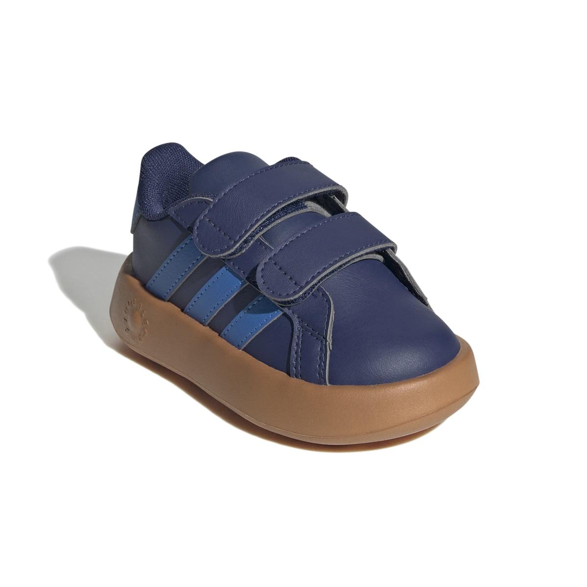 product/a/d/adidas_js4341_6_footwear_photography_front_lateral_top_view_white-nw091725.jpg