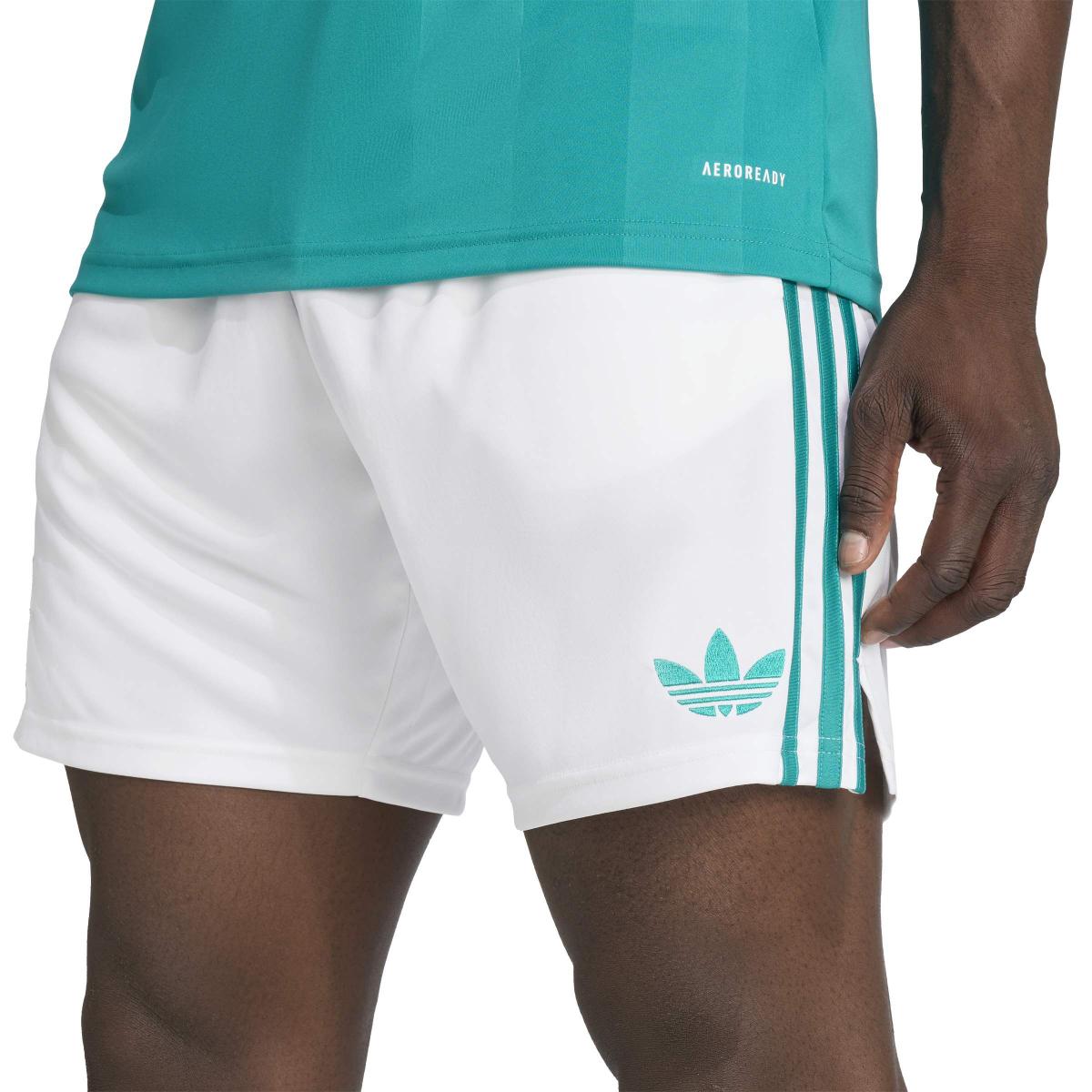product/a/d/adidas_jv6426_6_apparel_on_model_detail_view_1_white.jpg