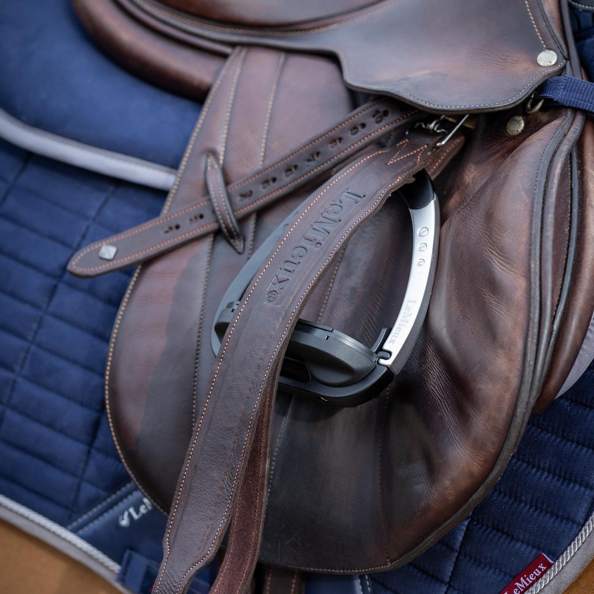 product/l/e/lemieux_it01726_brown_3.jpg