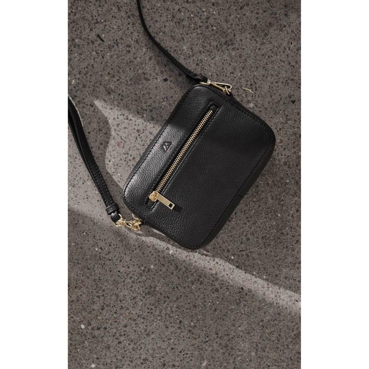 product/m/a/markberg_5470gra-102_black-w-gold_3.jpg