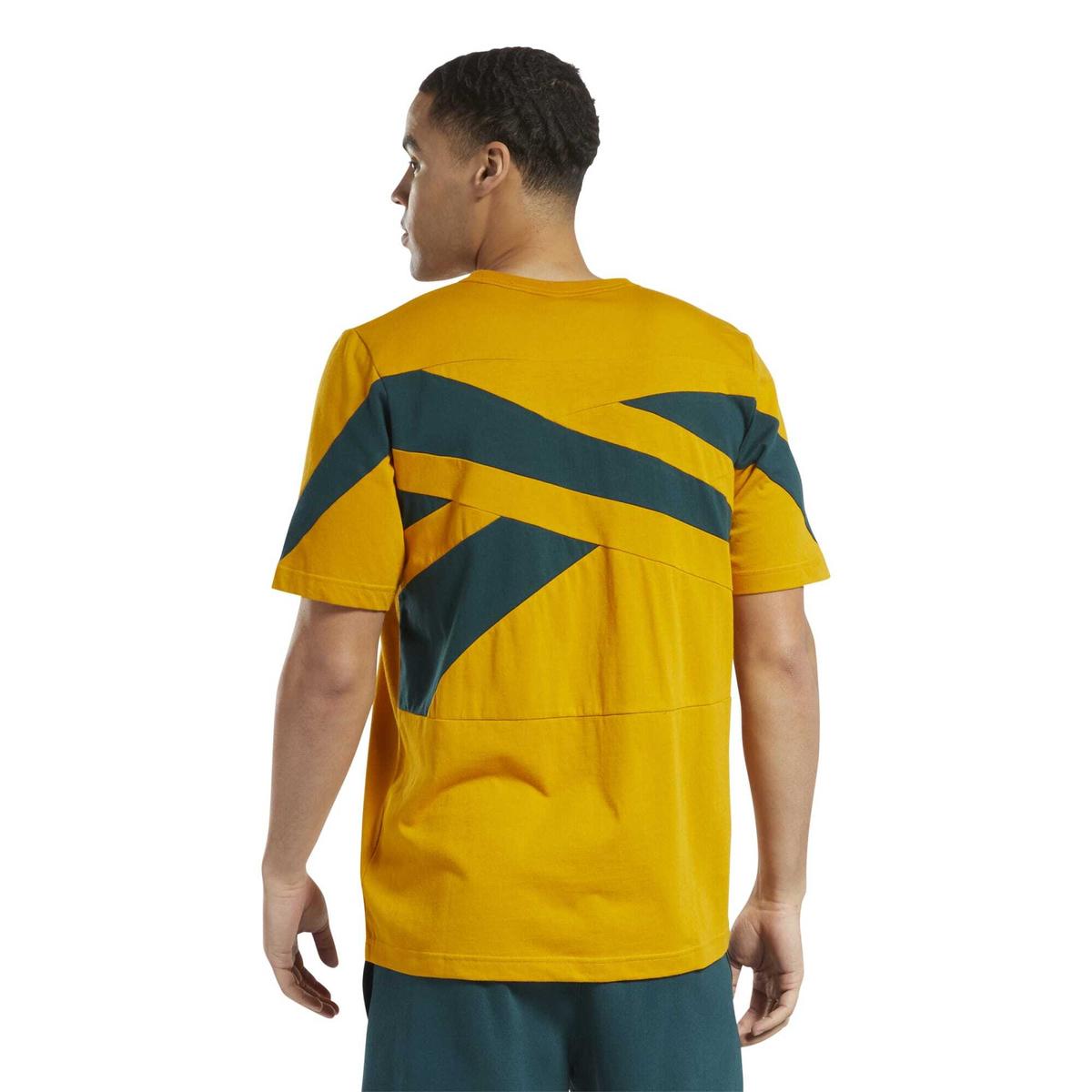 product/r/e/reebok-classics_hk7086_3_apparel_on_model_back_view_white.jpg