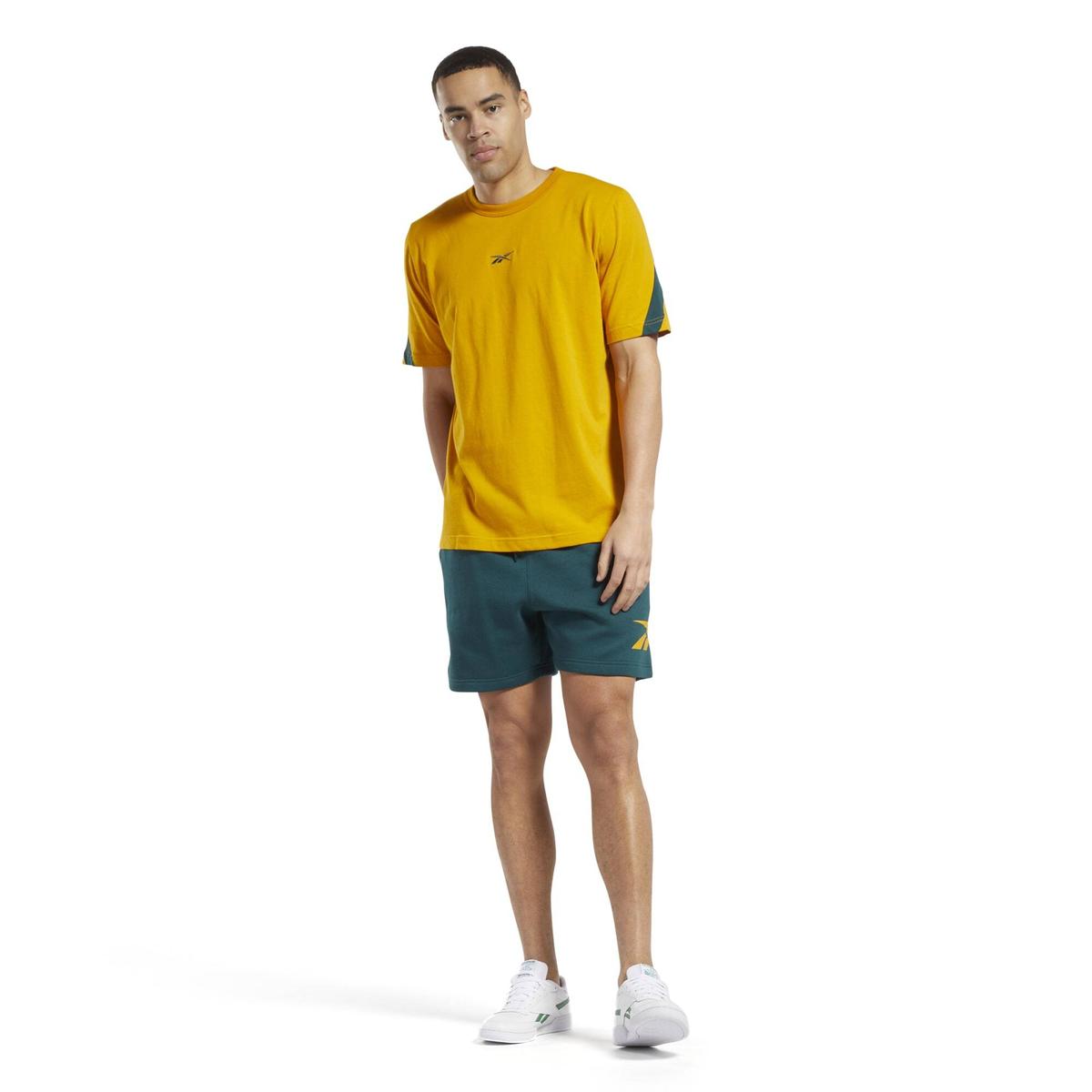 product/r/e/reebok-classics_hk7086_5_apparel_on_model_standard_outfit_view_white.jpg