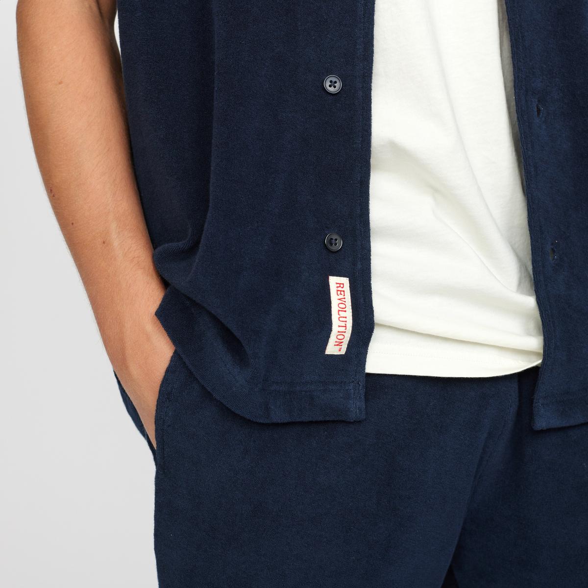product/r/e/revolution_3823-navy_3.jpg