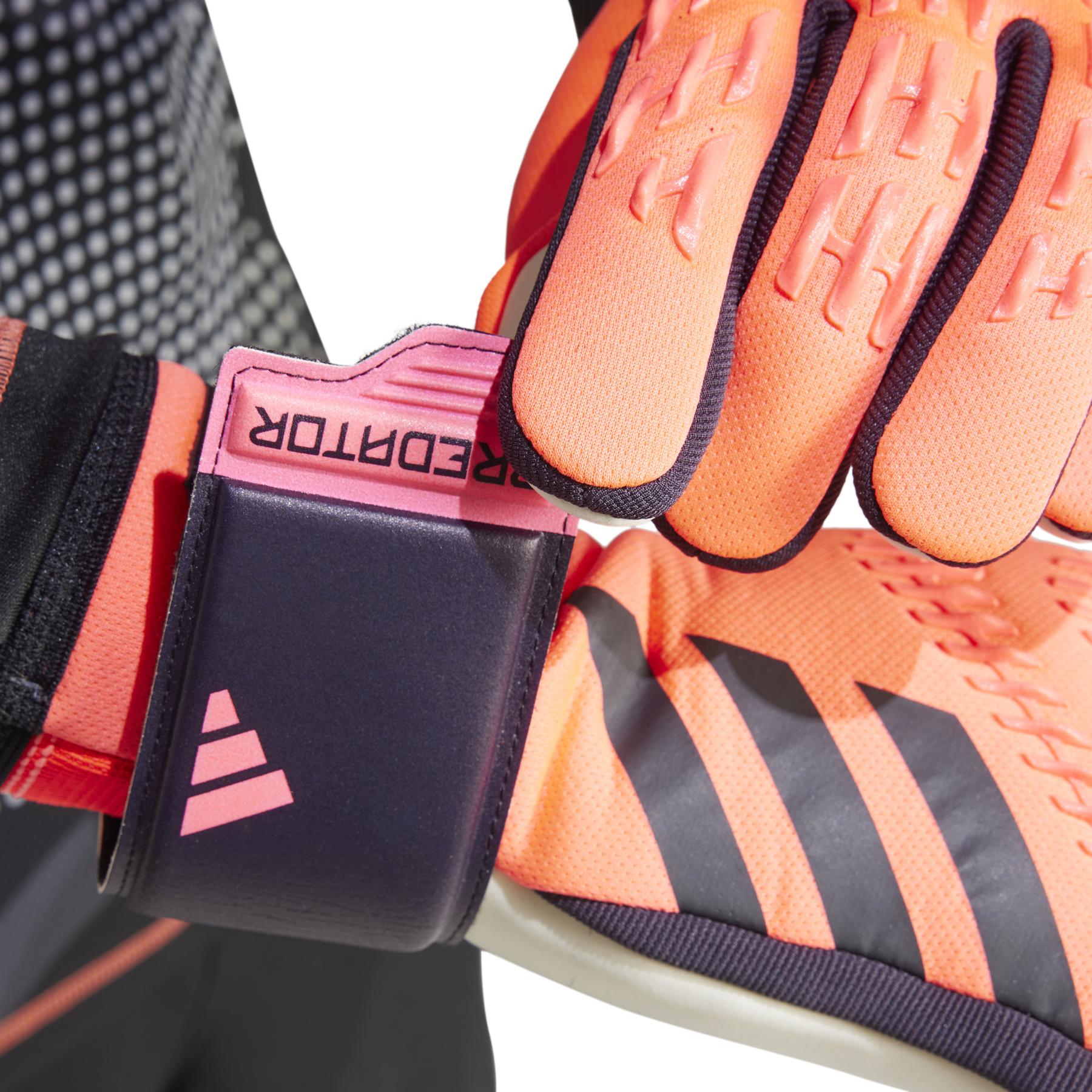 product/2/0/2025_09_adidas_ix3859_2_hardware_on_model_detail_view_1_white.jpg
