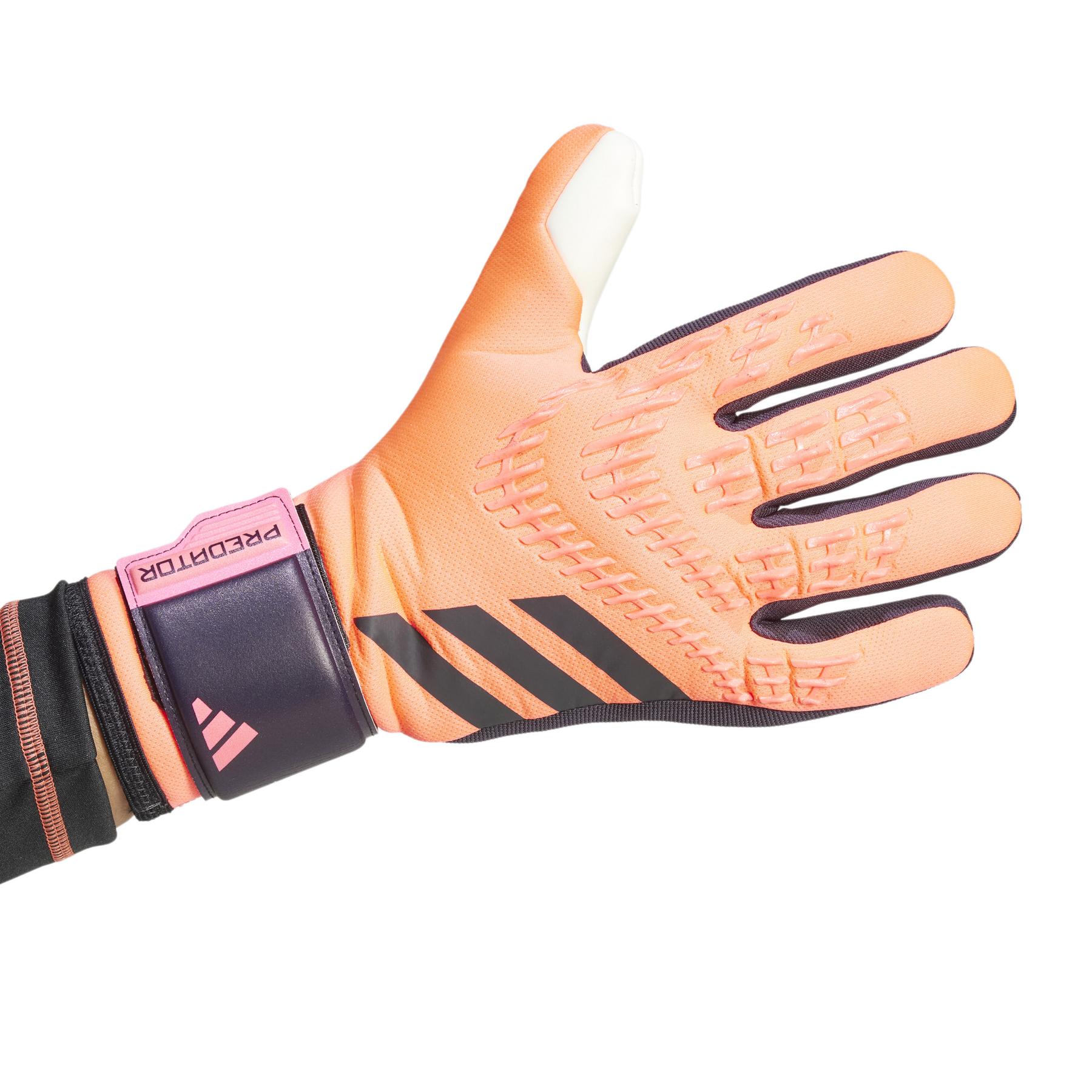 product/2/0/2025_09_adidas_ix3859_7_hardware_on_model_front_view_white.jpg