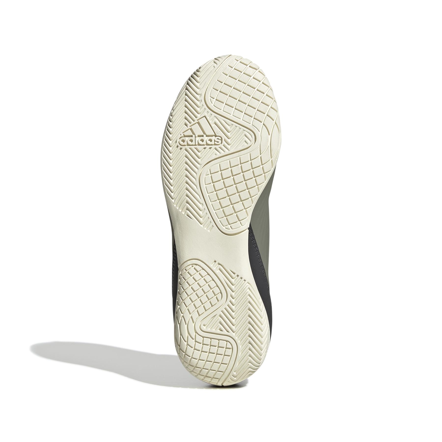 product/a/d/adidas_ef8219_4_footwear_photography_bottom_view_white_000.jpg