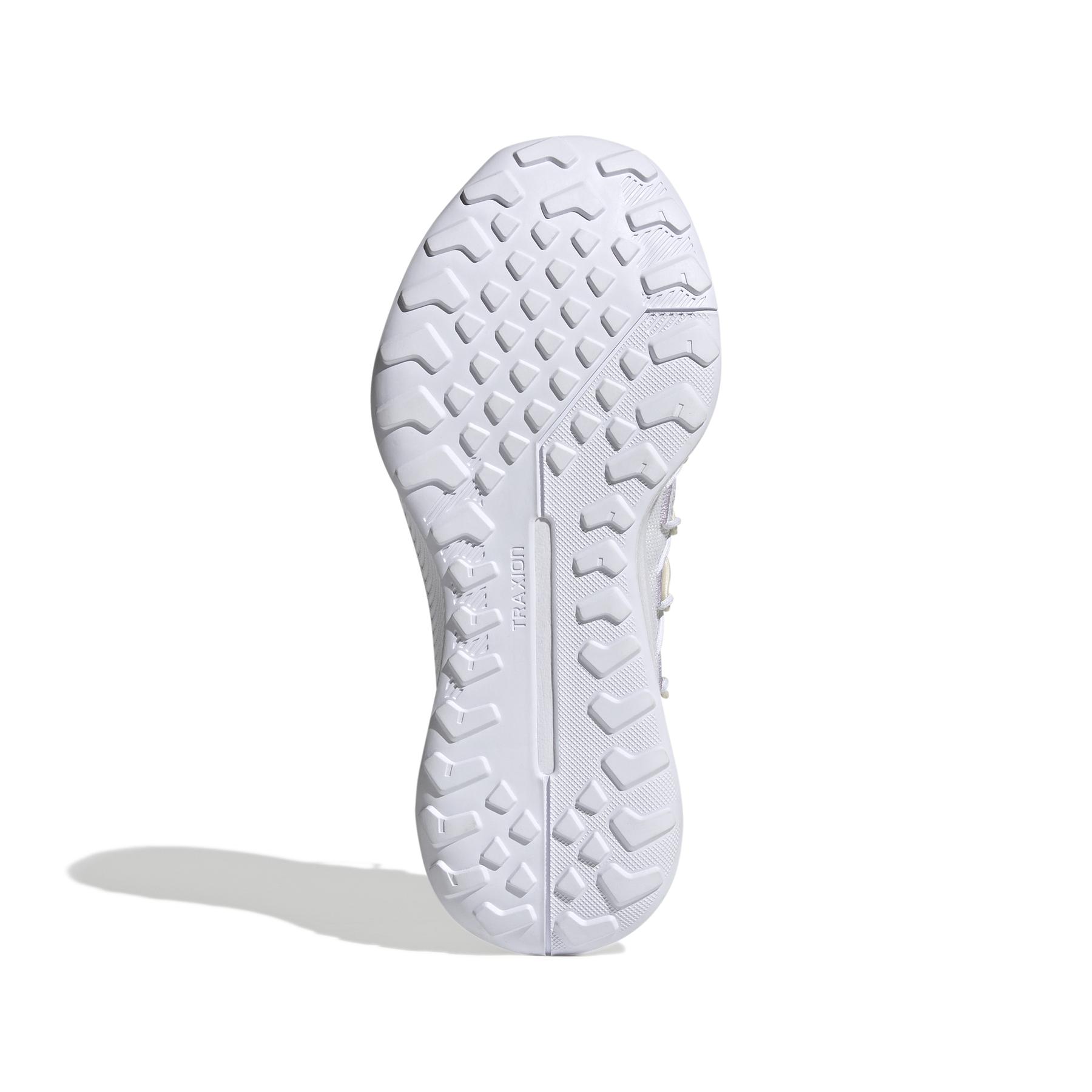 product/a/d/adidas_fz3337_4_footwear_photography_bottom_view_white_000.jpg