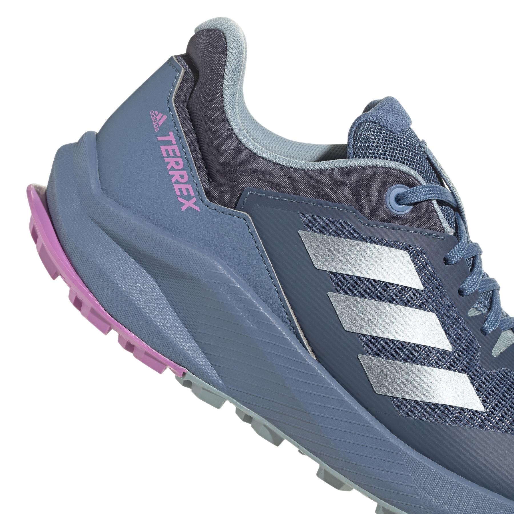 product/a/d/adidas_gw5554_9_footwear_photography_detail_view_2_white_000.jpg