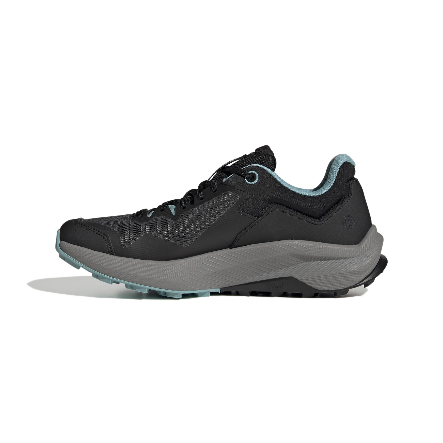 product/a/d/adidas_gw5557_5_footwear_photography_side_medial_center_view_white_000.jpg