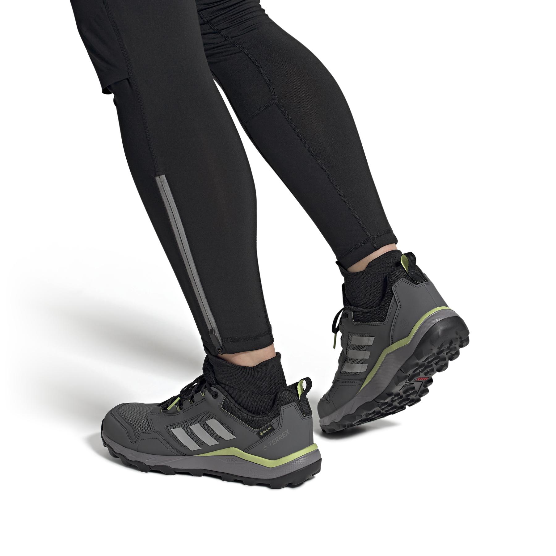 product/a/d/adidas_gz3961_11_footwear_on_model_front_view_white_000.jpg