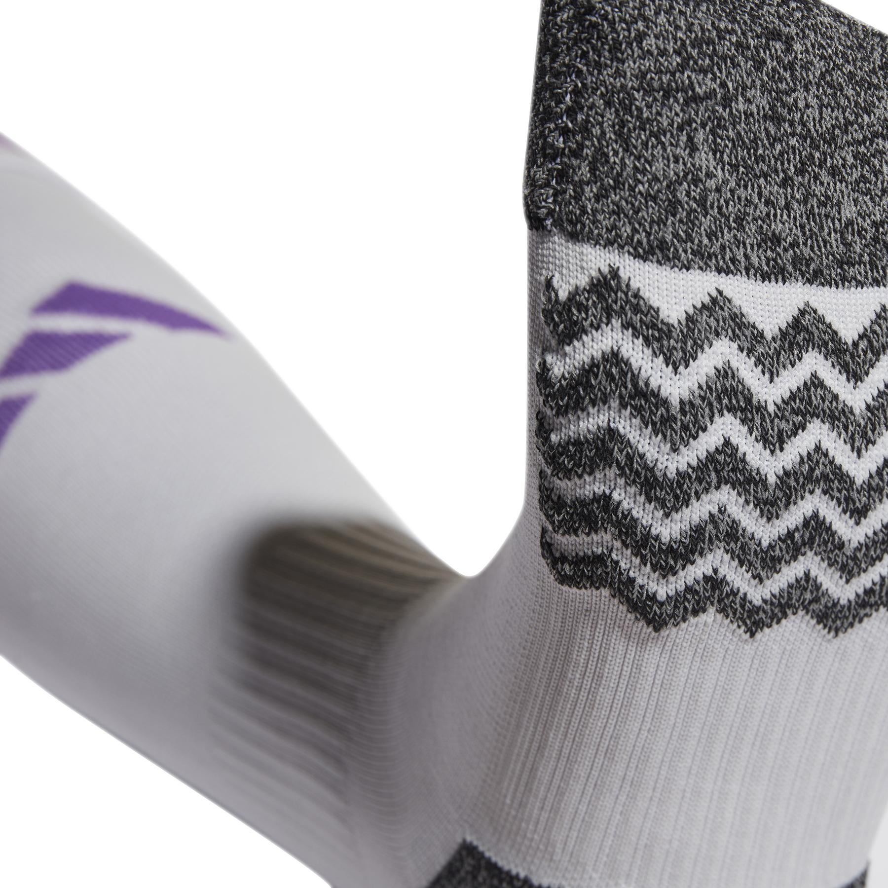 product/a/d/adidas_ht5024_gris-fonce_6.jpg