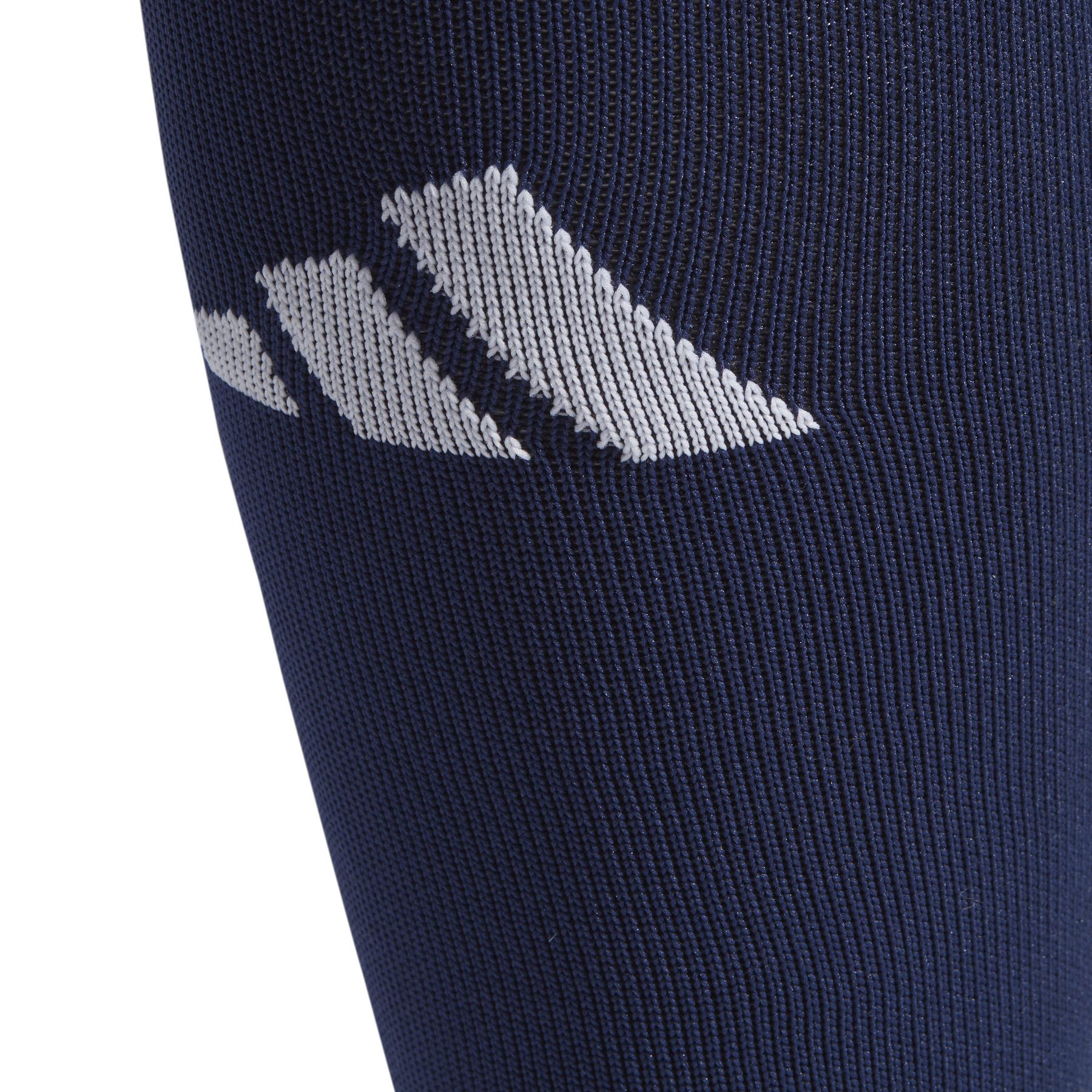 product/a/d/adidas_ib7791_2_hardware_photography_detail_view_1_white-nw052224.jpg