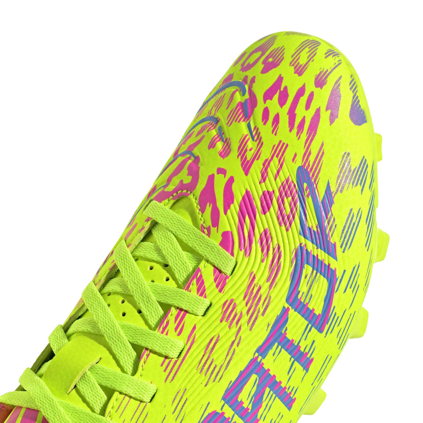product/a/d/adidas_id1324_8_footwear_photography_detail_view_2_white-nw091625.jpg