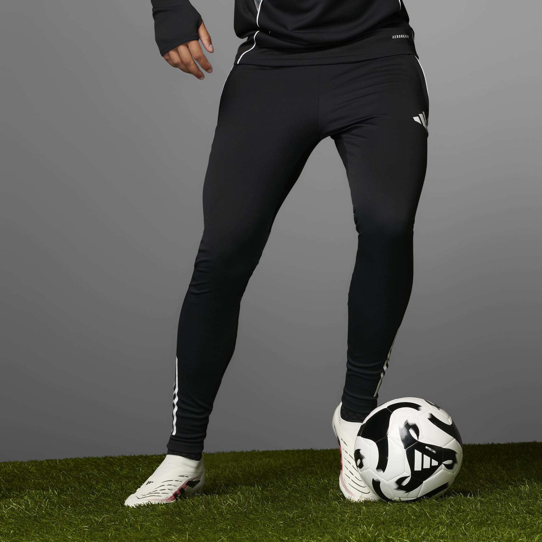 product/a/d/adidas_id3872_14_footwear_photography_descmrktng_view_1-nw091625.jpg