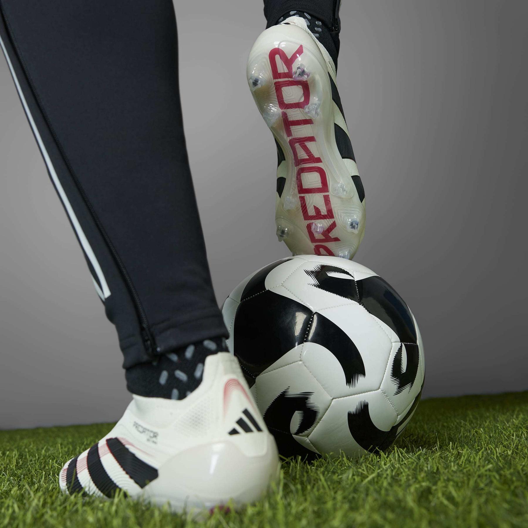 product/a/d/adidas_id3872_23_footwear_photography_heromrktng_view_10-nw091625.jpg
