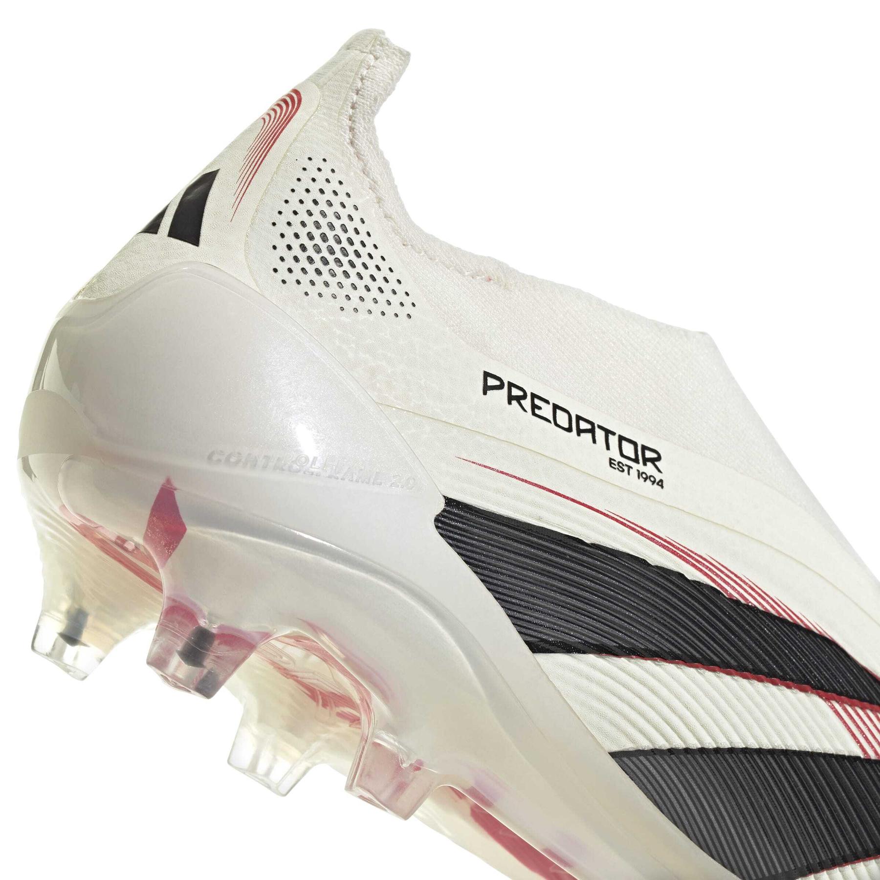 product/a/d/adidas_id3872_8_footwear_photography_detail_view_2_white-nw091625.jpg