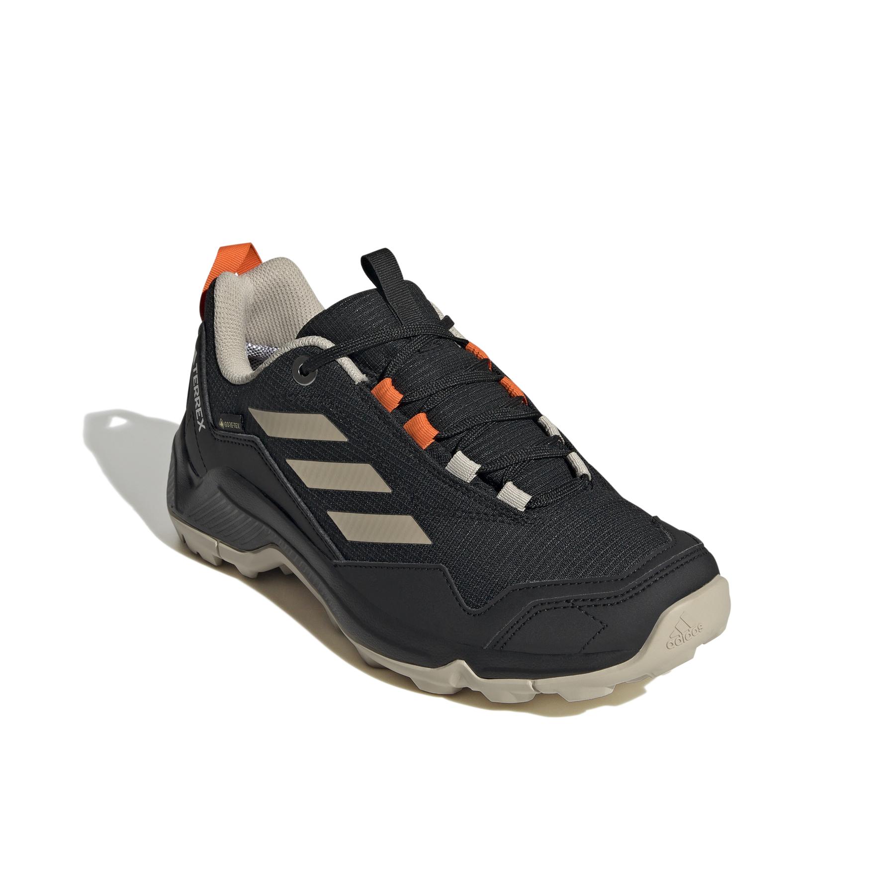 product/a/d/adidas_id7851_6_footwear_photography_front_lateral_top_view_white.jpg