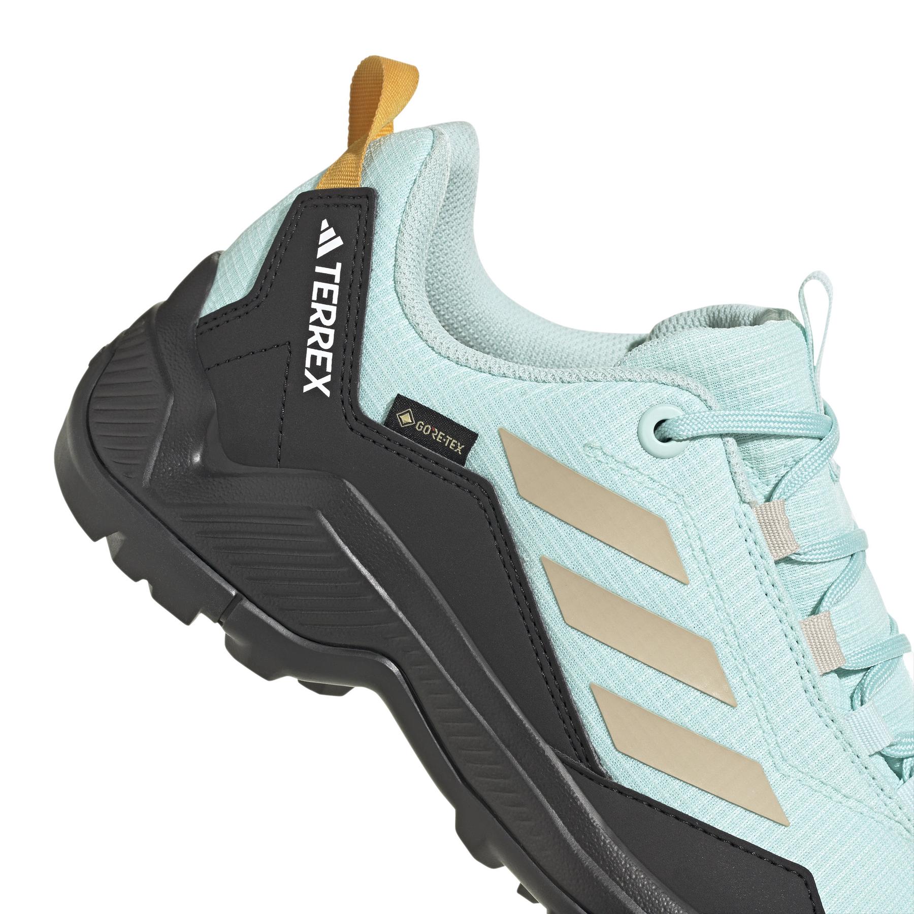 product/a/d/adidas_id7853_9_footwear_photography_detail_view_2_white.jpg